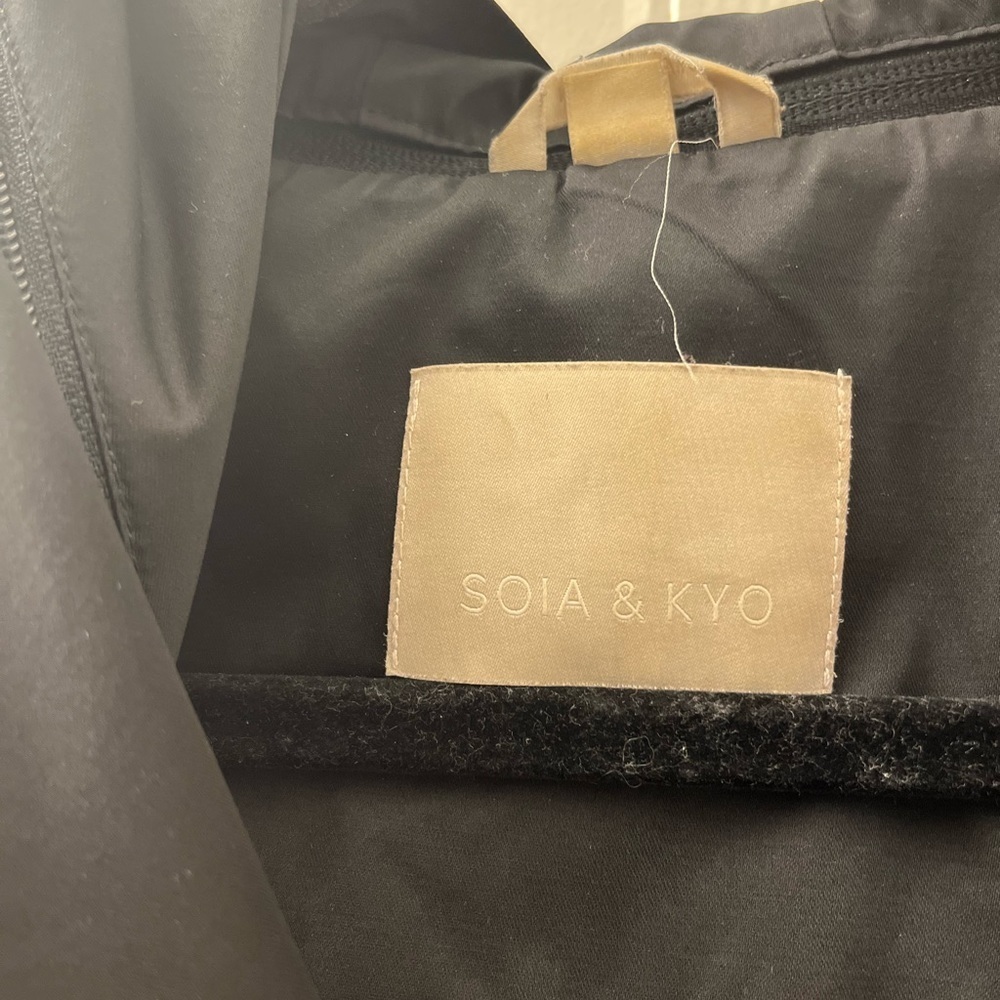 SOIA & KYO Black Jacket W/ Floral-Print lining - Picture 2 of 6